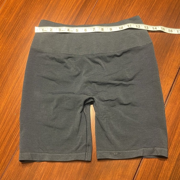 Alphalete Amplify Short 6.5" - Picture 2 of 9